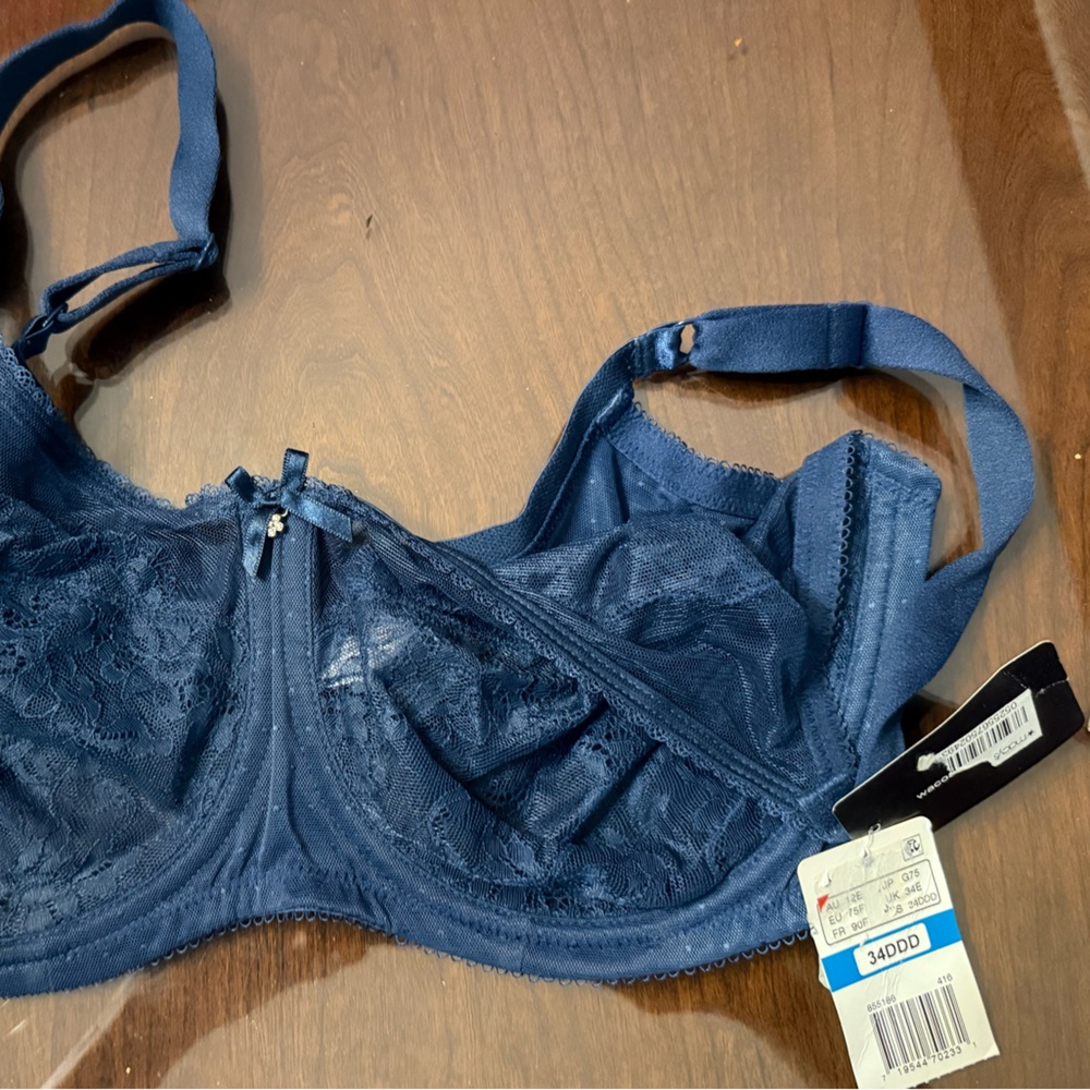 Wacoal dark blue 34DDD bra. New with tags.